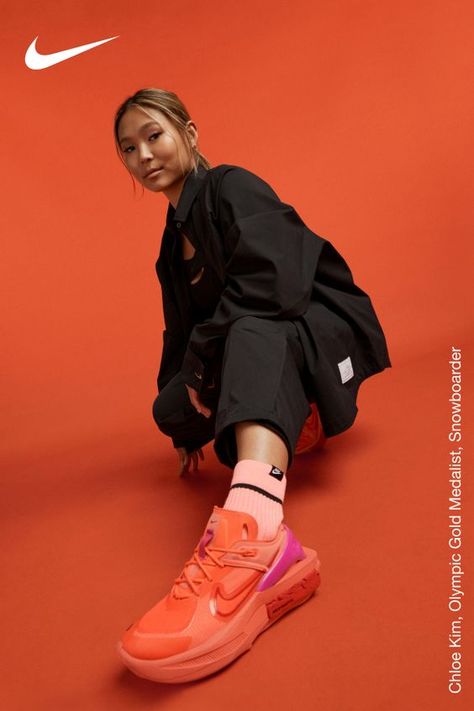 Find your own style with fall essentials de Nike Model Photography, Nike Shoes Photoshoot, Nike Photography Ad Campaigns, Nike Models Women, Nike Photoshoot Women, Nike Product Photography, Nike Editorial Photography, Nike Campaign Photography, Sneaker Photoshoot Ideas