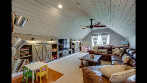 Bonus Room Above Garage Ideas, Room Above Garage Ideas, Bonus Room Storage, Bonus Room Ideas Upstairs, Finished Attic Ideas, Cape Cod Living Room, Bonus Room Above Garage, Bonus Room Design, Loft Playroom