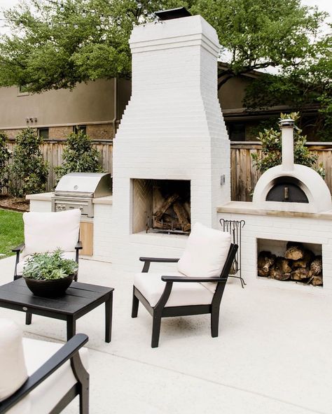 Outdoor Fireplace Designs, Outdoor Fireplace Patio, Outdoor Gathering, Patio Fireplace, Backyard Fireplace, Cozy Outdoor, Backyard Remodel, Backyard Inspiration, Backyard Inspo