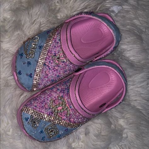 Bedazzled Gems And Designer Croc Charms, Jewels Trim Hand Made. The Size For These Are 6/7 Crocs Sparkly, Green Bedazzled Crocs, Bedazzled Crocs Shoes Pink, Pink Sparkle Crocs, Bedazzled Crocs Shoes With Fur, Bedazzling Ideas, Bedazzled Crocs, Croc Ideas, Crocs Pink