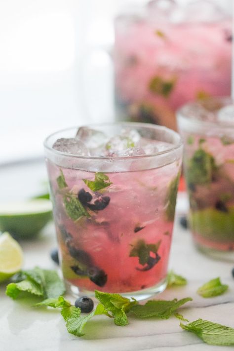 Blueberry Mojitos for a Crowd - perfectly light, minty, fruity and easy // 40 Aprons Blueberry Mojito Recipe Pitcher, Blueberry Mojito Pitcher, Mojito Pitcher, Blueberry Mojito Recipe, Types Of Drinks, 40 Aprons, Pitcher Cocktails, Blueberry Mojito, Mojito Mocktail