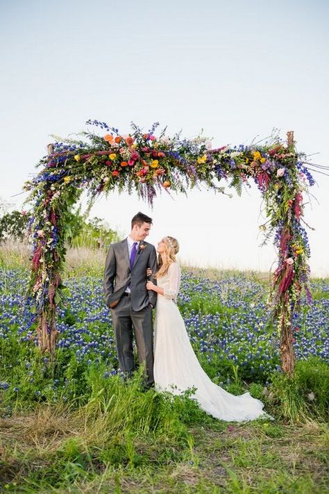 Spring Wildflower Arch Wedding Backdrop / http://www.himisspuff.com/boho-rustic-wildflower-wedding-ideas/7/ Wildflower Wedding Theme, Stile Boho Chic, Wedding Ceremony Arch, Boda Mexicana, Wedding Traditions, Wedding Venues Texas, Irish Wedding, Ceremony Arch, Wildflower Wedding