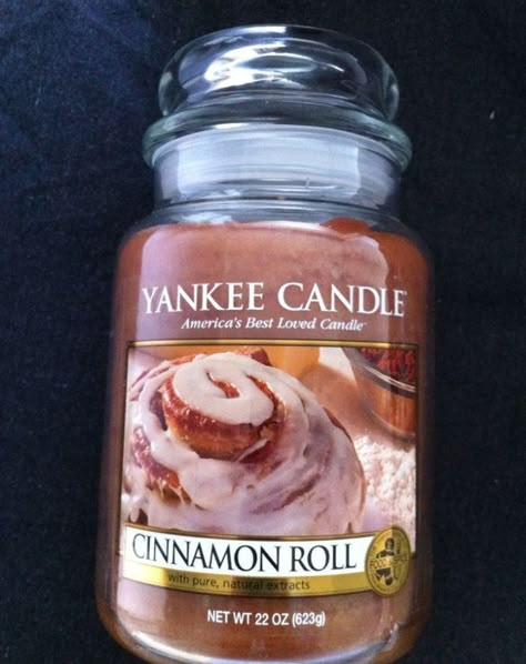 How To Smell Like Cinnamon, Candle Obsession, Yankee Candles, Candle Aesthetic, Candle Wax Melts, Autumn Cozy, Cinnamon Roll, Yankee Candle, Christmas Aesthetic