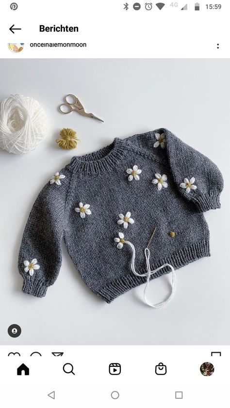 Sweater Embroidery Diy, Baby Sweater Embroidery, Embroidery Knitwear, Knit Baby Clothes, Knitted Baby Outfits, Diy Tricot, Clothes Embroidery Diy, Pull Bebe, Baby Sweater Knitting Pattern