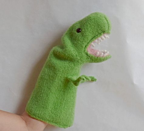 Dinosaur Puppet Diy, Felted Dinosaur, Dinosaur Puppet, Felt Puppets, Hand Socks, Puppets Diy, Sewing Creations, Sock Puppets, Creative Creations