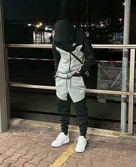 Nike Men Outfit Style, Roadman Drip Uk, Men In Tracksuits, Road Men Uk, Uk Style Men, Roadman Style, Nike Tech Fleece Outfit Men, Nike Outfits Men, Nike Tech Tracksuit