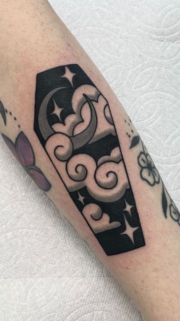 Black And Grey Glitter Tattoo, Vampire Coffin Tattoo, Spooky Gap Filler Tattoo, Girly Traditional Tattoo Black, American Traditional Dice Tattoo, Coffin Drawings Simple, Trad Goth Tattoo, Gravestone Tattoo Design, Traditional Tattoo Coffin