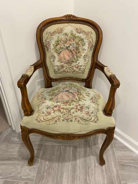 Could be amazing if recovered Golden Locket, Dreamy Interior, Victorian Home Decor, Vintage Armchair, Victorian Kitchen, Pink Stuff, Wooden Chairs, Classic Living Room, Modern Victorian