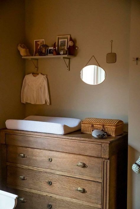 Vintage Baby Rooms, Brown Nursery, Cottage Nursery, Newborn Room, Kids Rooms Inspo, Baby Corner, Wood Nursery, Nursery Room Design, Baby Room Inspiration