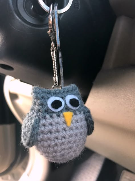 5 Little Monsters: Crocheted Owl Keychain Crochet Keyring Free Pattern, Crocheted Gifts, Owl Crochet Patterns, Owl Keychain, Keychain Pattern, Crochet Keychain Pattern, Pola Amigurumi, Crochet Owl, Beginner Crochet Projects