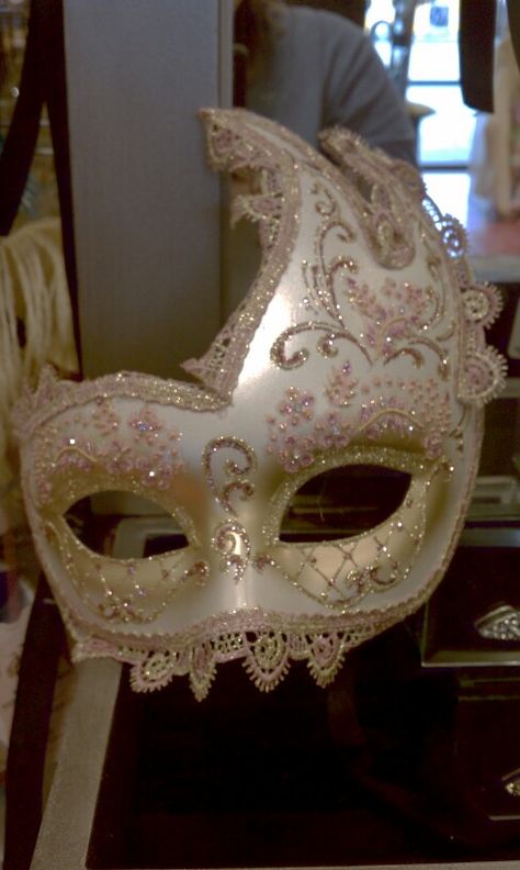 Pink, gold and white. Pink And White Masquerade Mask, Masquerade Quince Mask, Light Pink Masquerade Mask, Pink Masquerade Party, Pink Masquerade Dress, Mascara Ball, Masquerade Quinceanera Ideas, Quinceanera Ideas Pink, Pink Masquerade Mask