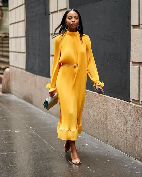 yellow dress, street style Vinter Mode Outfits, Festival Chic, Top Street Style, New York Street Style, Street Style Blog, Scandinavian Fashion, Style Winter, Olivia Palermo, Fashion Night