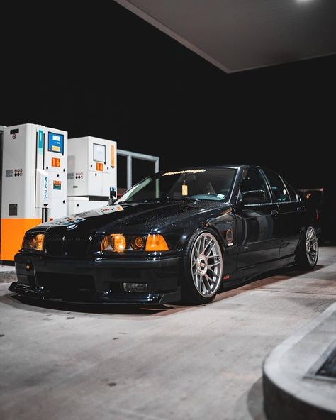 Bmw 318, E36 Coupe, Crazy Cars, Serie Bmw, Bmw Girl, E36 M3, Bmw Art, Bmw E34, Bmw 318i