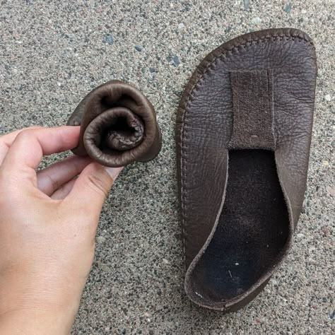 Making Shoes Diy, Barefoot Shoe Pattern, Diy Leather Shoes, Make Shoes, Earthing Shoes, Leather Moccasins Diy Patterns, Diy Moccasins Pattern, Diy Barefoot Shoes, Slip-on Moccasins With Leather Footbed And Round Toe