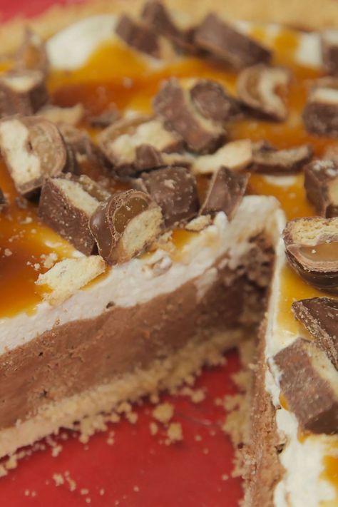 Twix Pie Twix Pie, Nut Free Desserts, Craving Chocolate, Easy Holiday Desserts, Caramel Desserts, Best Pie, Italian Pizza, Pies And Tarts, Pie Dessert