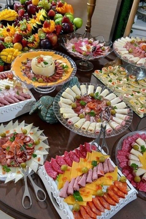 Pasta Buffet, Kids Party Snacks, Appetizers Table, Thighs Chicken, Cocktail Party Food, Christmas Appetizers Party, Favorite Breakfast Recipes, Brunch Table, Brunch Buffet