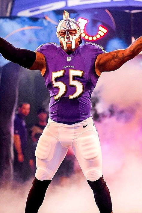 High Quality Nfl Pics, Ray Lewis Wallpapers, Football Ideas, Nfl Football Pictures, Ray Lewis, Ravens Football, Nfl Photos, American Football Players, Football Pictures