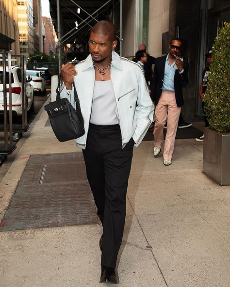 #Usher wore a full #Hermes look styled by @therealnoigjeremy to the brand’s latest show. Thoughts? 📸 @tomasherold #usherfbd | Instagram Usher Raymond, Hermes Men, Music Genres, Stylish Men, Aesthetic Pictures, Mens Outfits, How To Wear, On Instagram, Instagram