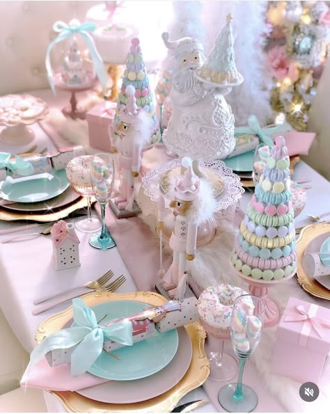 Fairy Moodboard, Pastel Christmas Decor, Pink Gingerbread, Christmas Party Ideas, Candy Christmas Tree, Idee Babyshower, Gingerbread Party, Kid Parties, Pastel Christmas