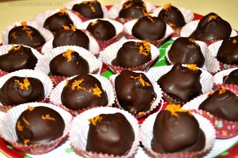 Chocolate Orange Truffles / The Grateful Girl Cooks! Chocolate Covered Orange Creams, Orange Chocolate Truffles, Orange Cream Truffles, Dark Chocolate Orange Truffles, Orange Chocolate Candy, Orange Cream Candy, Thanksgiving Truffles, Chocolate Orange Truffles Recipe, Orange Truffles Recipe