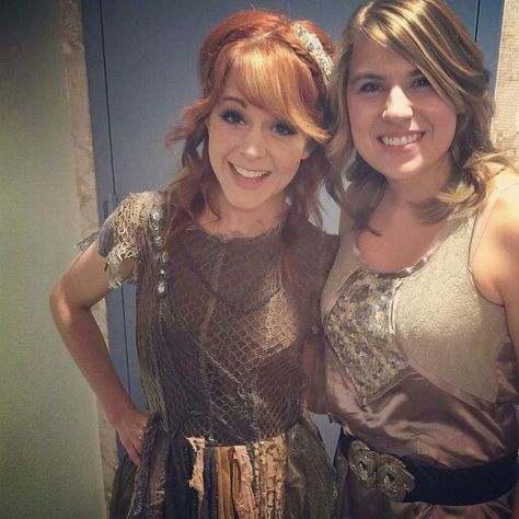 The only photo of Lindsey and Taylor together! I wonder if they might ever do a collaboration together?? Lindsey Stirling Hair, Lindsey Stirling Violin, Best Violinist, Taylor Davis, Cool Violins, Music Violin, Violin Players, Only Photo, Violin Sheet