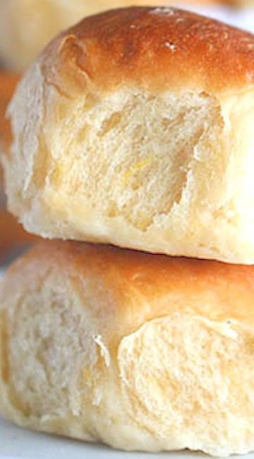 Hawaiian Coconut Bread Rolls.... sweet yeast rolls with coconut milk and crushed pineapple. Sweet Yeast Rolls, Pecan Bread, Sweet Potato Pecan, Coconut Bread, Homemade Breads, Food Bread, Yeast Rolls, Bread Roll, Bread Bun