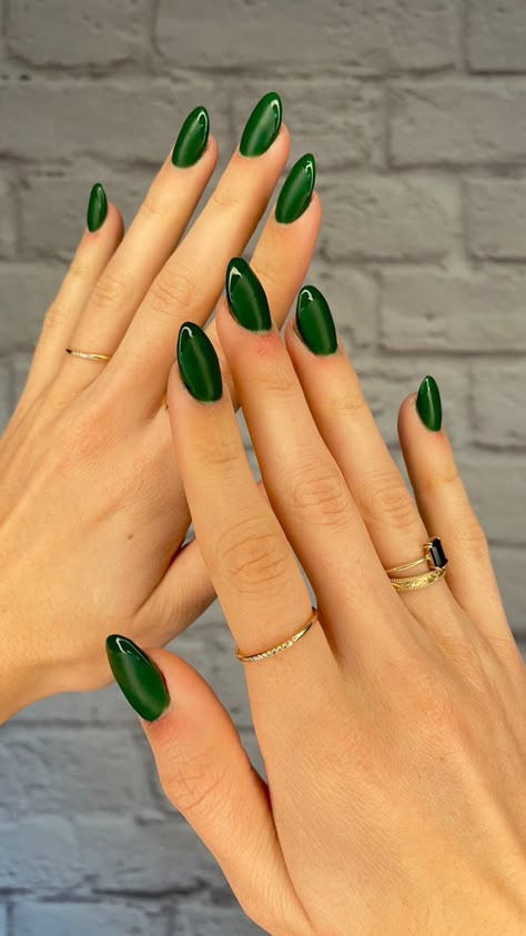 Beetle Green Nails, Green Glossy Nails, Green Nails Almond Shape, Green Almond Nails, Green Chrome Nails, Matte Green Nails, Dark Green Nails, Shape Nails, Matte Green