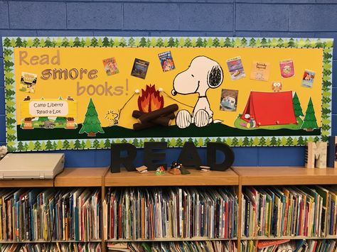 Snoopy School Classroom, Snoopy Classroom Decorations, Charlie Brown Classroom Theme, Snoopy Themed Classroom, Peanuts Classroom Theme, Snoopy Classroom Theme, Snoopy Bulletin Board Ideas, Peanuts Gang Classroom, Charlie Brown Classroom