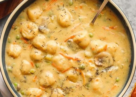 Vegan Creamy Gnocchi Soup - Dieter24 Creamy Vegan Gnocchi Soup, Vegan Gnocchi Soup, Creamy Gnocchi Soup, Vegan Rice Paper Rolls, Soups Vegan, Creamy Gnocchi, Vegan Gnocchi, Chicken Barley Soup, Plant Based Soups