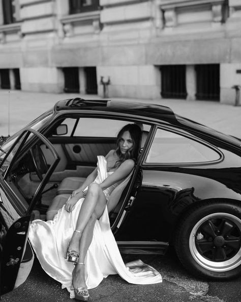 Courthouse Wedding Photos, Porsche Club, Porsche 930, Shady Lady, Porsche Models, Vintage Porsche, Urban Wedding, Marrying My Best Friend, Photoshoot Concept