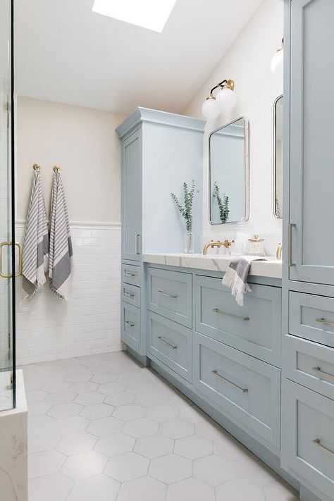 Hall Bathroom With Tub, Tiles Combination Bathroom, Tiles Combination, Bathroom Tiles Floor, Blue Bathrooms, Beachy Farmhouse, Gray Bathroom Walls, Light Grey Bathrooms, Light Blue Bathroom