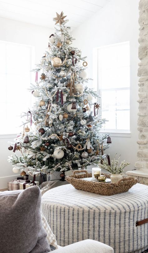 Christmas Tree Decor Ideas, Tree Decor Ideas, Frosted Christmas Tree, Flocked Christmas Trees Decorated, Artificial Christmas Trees, Neutral Christmas Decor, Warm White Led Lights, Glam Christmas, Christmas Decor Inspiration