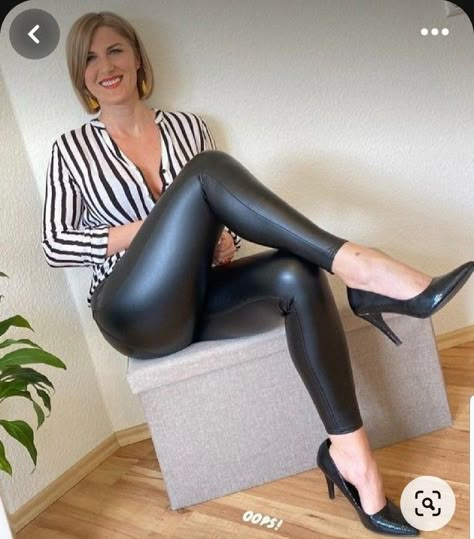 Wet Look Leggings Outfit, Black Leather Leggings Outfit, Wetlook Leggings, Leather Leggings Fashion, Leather Dress Women, Leather Legging, Wet Look Leggings, Black Leather Leggings, Latex Leggings