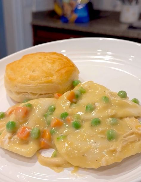 Chicken Pierogy Pot Pie Casserole Pot Pie Casserole, Pierogi Recipe, Chicken Pot Pie Casserole, Easy Chicken Pot Pie, Healthy Casseroles, Dinner Recipes Easy Quick, Chicken Main Dishes, Easy Baking Recipes, Chicken Pot