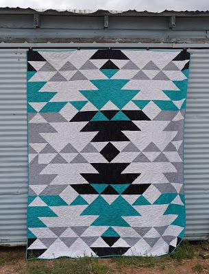 Lovin' Life At The End Of The Dirt Road: Sequoia Quilt American Quilts Patterns, Aztec Quilt, Southwestern Quilts, Native American Quilt, Southwest Quilts, Half Square Triangle Quilts, American Quilt, Triangle Quilt, White Quilt