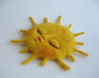 TinyFeltFriends - Etsy Sleeping Sun, Dry Felting, Crewel Embroidery Patterns, Dog Frames, Felting Ideas, Tabby Kitten, Needle Felting Projects, Wool Art, Dog Sculpture