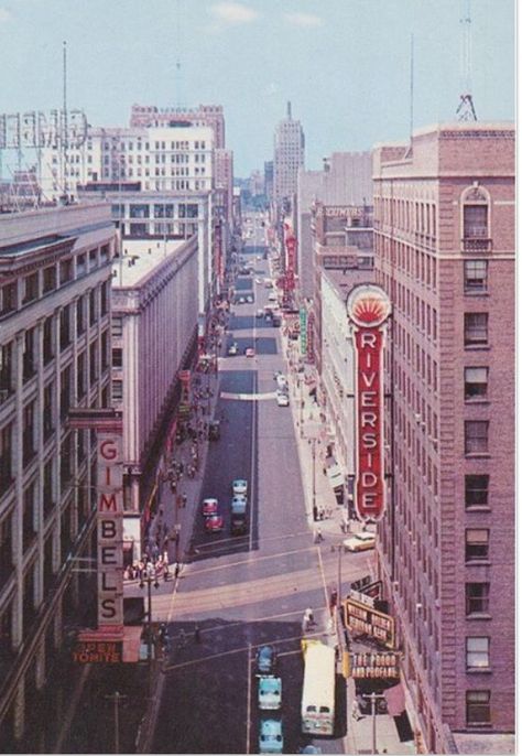 1950's Milwaukee. Downtown, Wisconsin Ave. Milwaukee Downtown, Milwaukee Skyline, Theater Architecture, Music Album Covers, Cars Vintage, Milwaukee Wisconsin, City Scene, Milwaukee Wi, Old Postcards