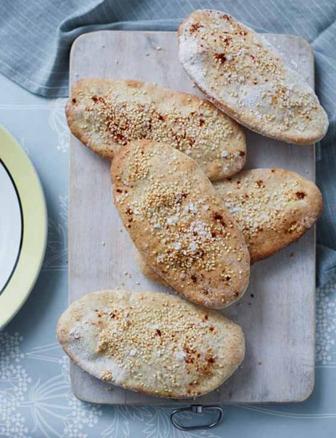 Easy homemade pitta breads - perfect with hummus or even just on their own... Pitta Bread Recipe, Wimbledon Recipes, Showstopper Dessert, Pitta Bread, Desserts With Biscuits, Breads & Buns, Savoury Baking, Lebanese Recipes, Baking With Kids