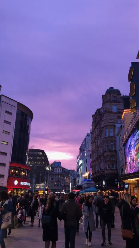 Leicester Square London Aesthetic, Leicester Aesthetic, Nature Snap, London September, Leicester Square London, London Dreams, London Baby, London Aesthetic, Leicester Square