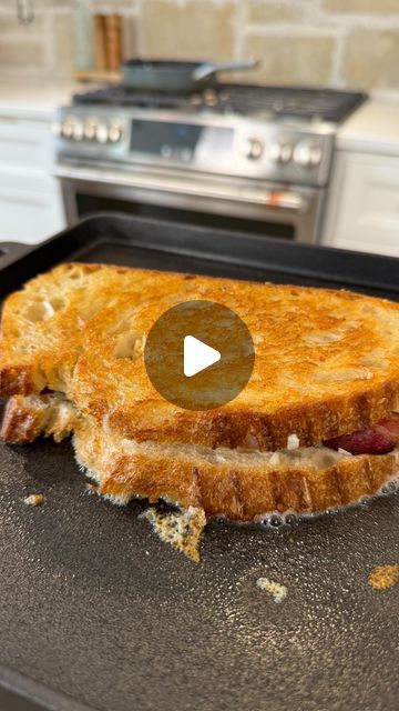 Kirk Muenzenberger on Instagram: "Kids can’t have all the fun!! Here is my favorite “Adult Grilled Cheese” recipe.

Side note, I love my cast iron top @hamiltonbeach griddle. This thing is perfect for breakfast, lunch, or dinner!

Ingredients:
Sourdough
Blend of Cheese - Cheddar, Gouda, Parmesan
Apples
Bacon
Butter

#grilledcheese ##sandwich #bacon" Pineapple Grilled Cheese, Bacon Panini, Vegetable Sandwich Recipes, Perfect Grilled Cheese, Grilled Cheese Recipe, Bake Mac And Cheese, Queso Fundido, Chicken Pesto, Best Grilled Cheese