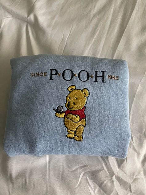 Warm Comfy Outfits, Winnie The Pooh Clothes, Calender Gift, Sweatshirts Cute, Trendy Sweatshirts, Cute Hoodies, Clothes Board, Baby Wishlist, Thrift Haul