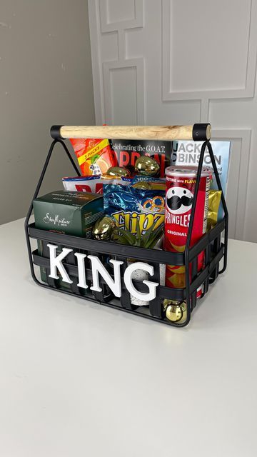 Easter Basket Ideas For Dad, Husband Basket Gift, Jolly Basket For Boyfriend, Snack Gift Basket Ideas For Men, Men’s Basket Ideas, Man Gift Basket Ideas, Birthday Basket For Husband, Snack Basket Ideas For Men, Snowball Hairstyles