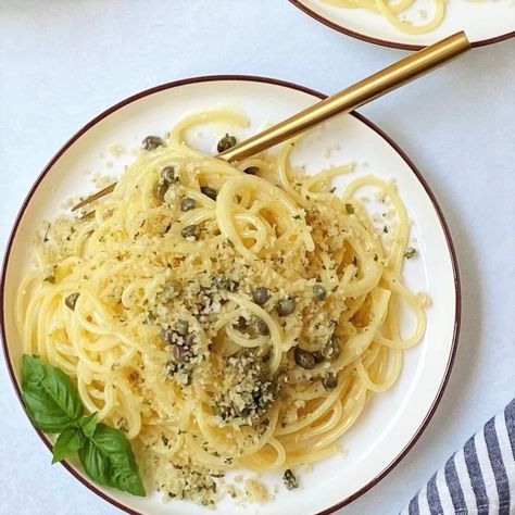 Skip the restaurant and make this creamy Lemon Caper Pasta at home with just five ingredients. Ready in less than 15 minutes, this is a weeknight dinner Lemon Caper Pasta, Pasta At Home, Capers Recipe, Spinach Alfredo, Pickle Relish, Alfredo Sauce, Latest Recipe, The Restaurant, Eat Right