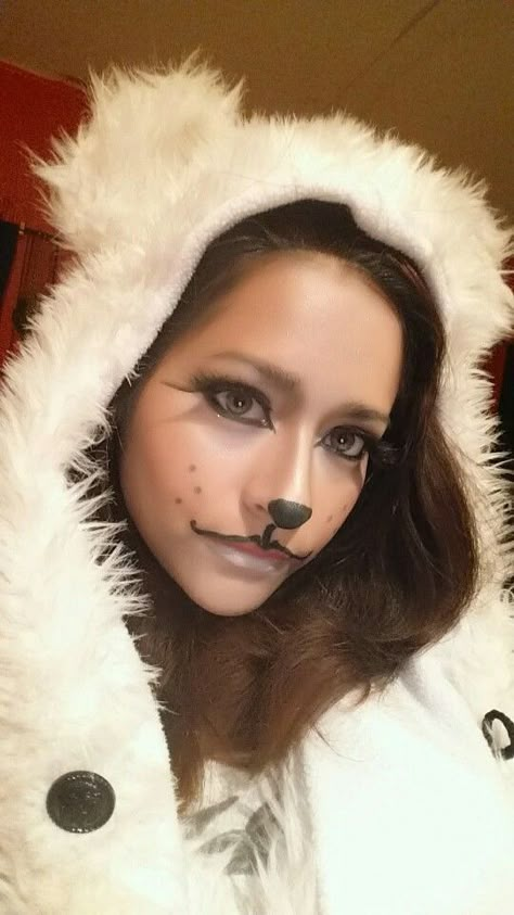 Polar bear makeup for Christmas Polar Bear Makeup, Diy Polar Bear, Makeup For Christmas, Bear Face Paint, Polar Bear Costume, Polar Bear Face, Christmas Makeup Tutorial, Teddy Bear Costume, Bear Makeup