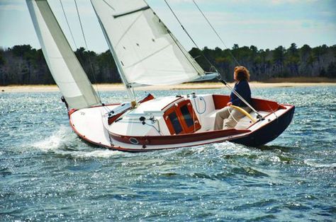 Off the Drawing Board - The Marlin Heritage 23 and the Selkie | Maine Boats Homes & Harbors Sailing Yacht Interior, Dinghy Sailing, Liveaboard Boats, Classic Sailboat, Sailboat Yacht, Sailing Dinghy, Wooden Sailboat, Boat Drawing, Classic Sailing