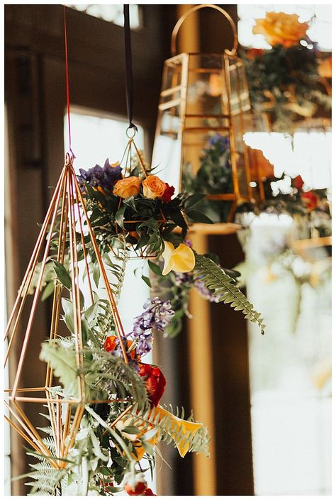 Hanging Wedding Decor, Flower Design Wedding, Geometric Wedding Decor, Spanish Farmhouse, Decor With Flowers, Geometric Centerpiece, Wedding Reception Decor Ideas, Modern Boho Wedding, Reception Decor Ideas