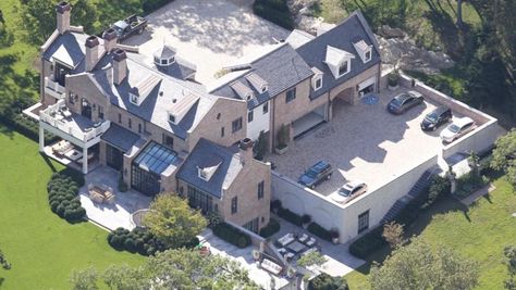 Tom Brady Tom Bradys House, Mansions With Pools, Gisele Bundchen Tom Brady, Hill Castle, Tom And Gisele, Golf Cart Garage, Tribeca Apartment, Boston House, Tom Brady And Gisele