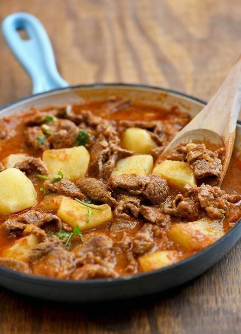 Spicy Carne guisada with potatoes and a hearty tomato sauce. This Mexican-style beef dish is hearty, big-flavored and perfect with rice! Guisada Recipe, Salvadorian Food, Authentic Mexican Recipes, Meat And Potatoes, Carne Guisada, Mexican Dinner, Beef And Potatoes, Spicy Beef, Hispanic Food