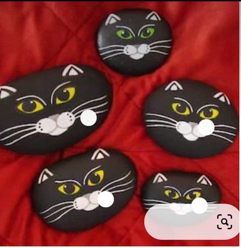 Rock Animals, Halloween Craft Projects, Painted Rock Animals, Art Pierre, Rock Painting Ideas, Cat Faces, Stone Art Painting, Painted Rocks Kids, Rainbow Painting