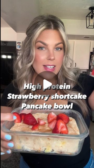 Tara Ashley Mack on Instagram: "Current favorite breakfast obsession   Strawberry shortcake pancake bowl   1/2 cup @kodiakcakes birthday cake pancake mix  1 scoop @cleansimpleeats cake batter protein  2-3 egg whites or liquid egg whites  1/2 mashed banana  1/4 cup to 1/2 cup almond milk   Mix to combine and microwave for 2ish minutes (today it took 2.5 mins) in a microwave safe dish or until done   Add your favorite toppings and enjoy   #easybreakfast #highprotein #highproteinmeals #easyrecipeideas #quickbreakfast #weightlossfood #weightlossmeals" Pancake Bowl Breakfast Recipes, Pancake In A Bowl, Premier Protein Pancakes, Kodiak Pancake Bowl, Microwave Protein Pancake, Baked Protein Pancake Bowl, Microwave Pancake Bowl, High Protein Pancake Bowl, Ww Breakfast Ideas